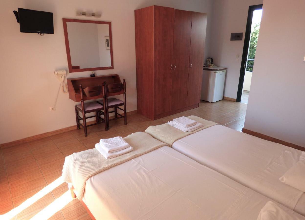 Dolphins Apartments & Rooms Limenas  Buitenkant foto